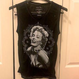 Sleeveless Marilyn Monroe
